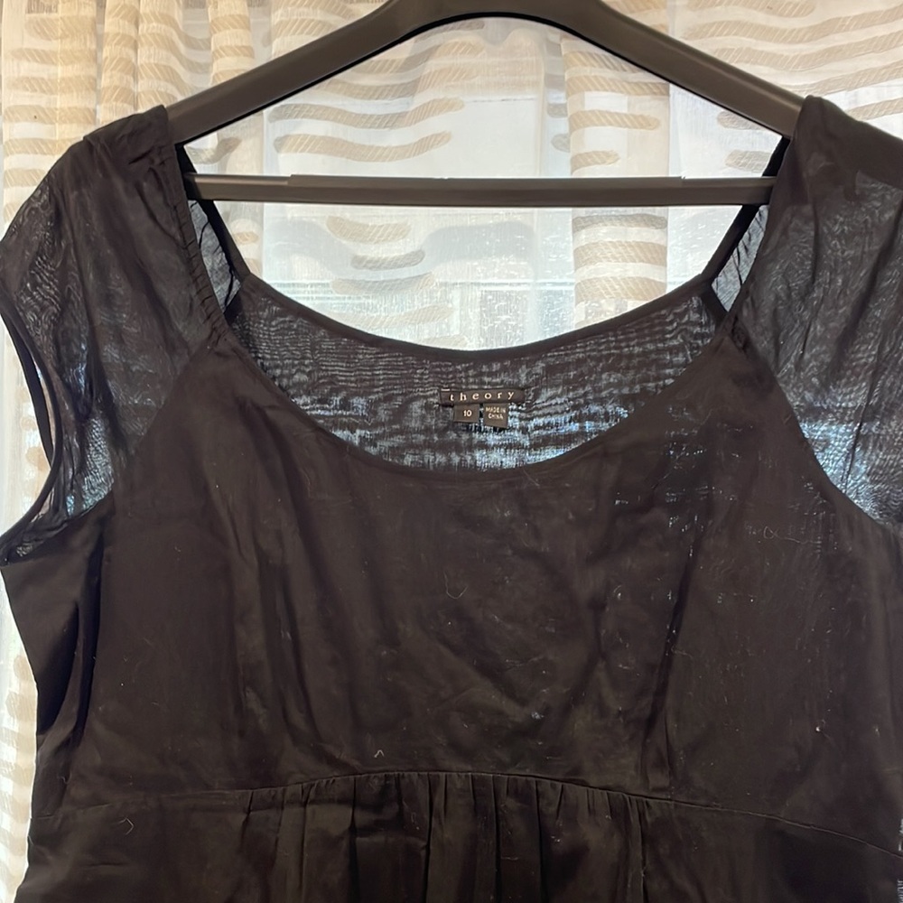 Dress. - Picture 2 of 5